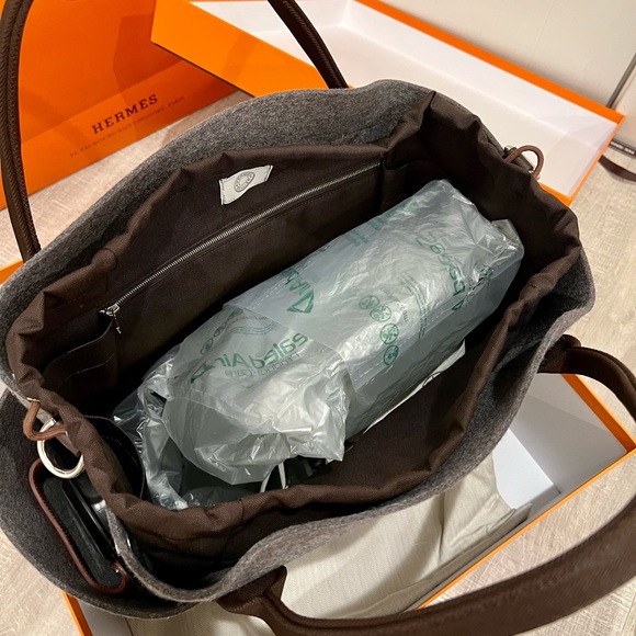 Hermès Beach Travel Grooming Bag. Authentic. Comes with everything! BNIB. - Picture 9 of 14